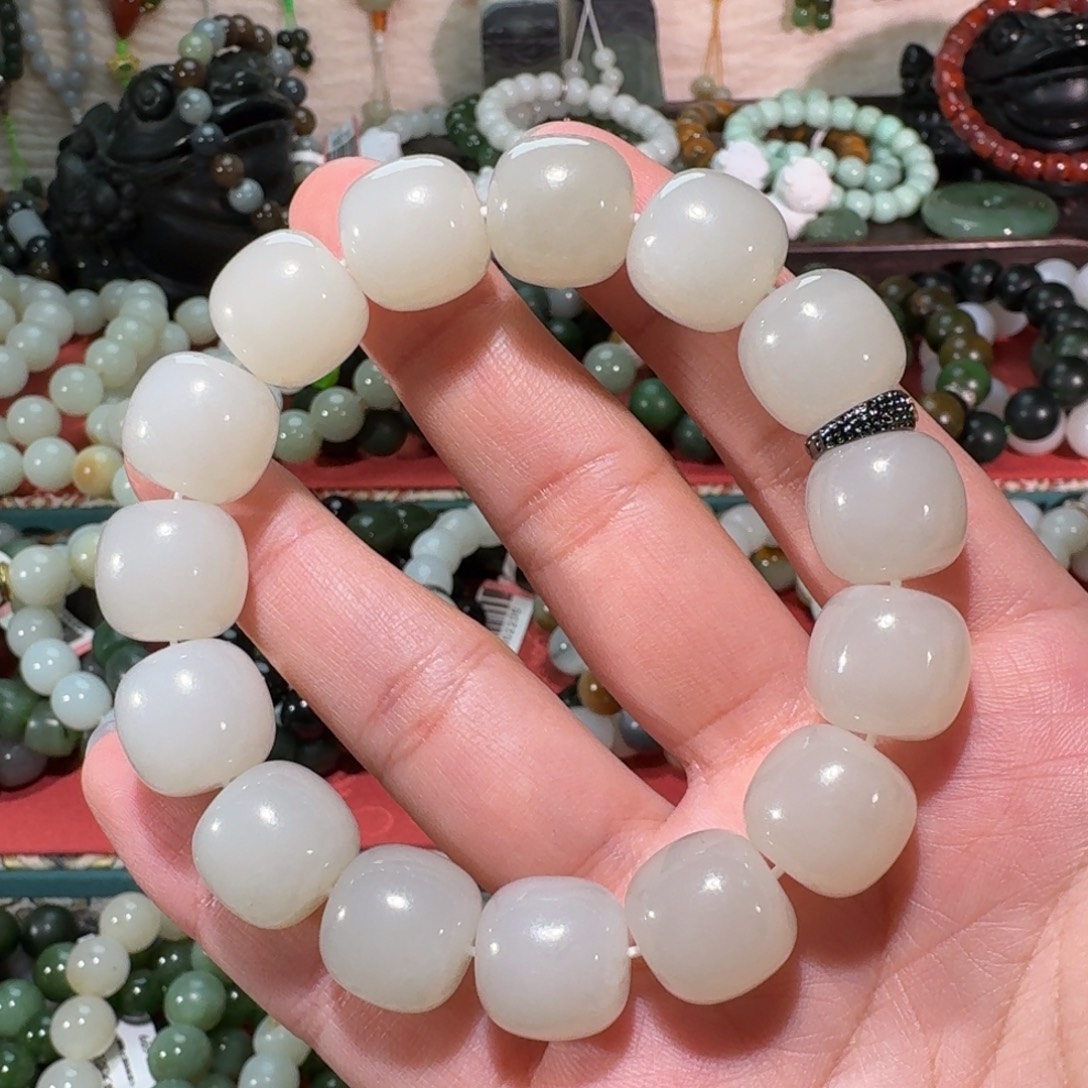 帅***了和田玉未镶嵌手链