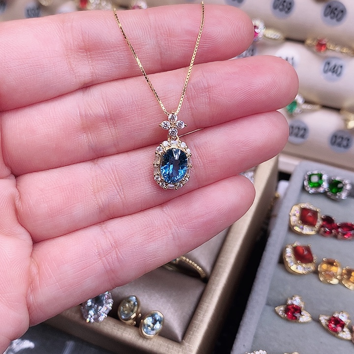 于****银S925镶嵌颈饰托帕石