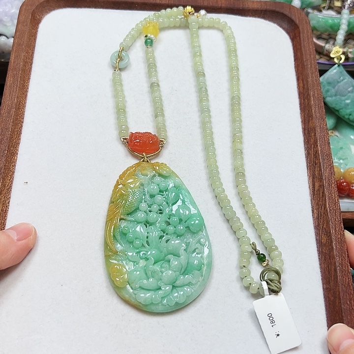 翡翠颈饰未镶嵌吊坠