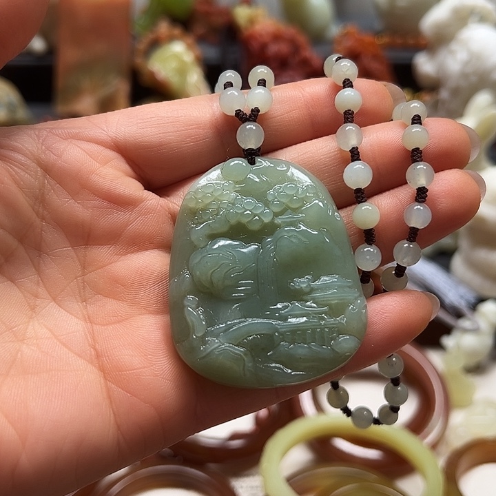 蛇纹石玉吊坠未镶嵌