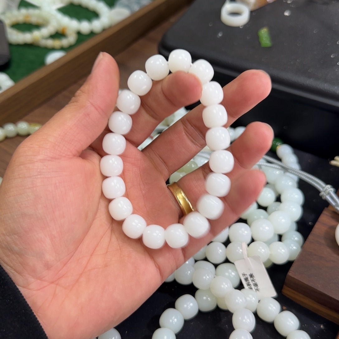 和田玉未镶嵌手链