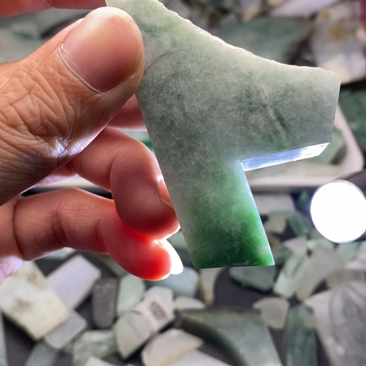 翡翠未镶嵌颈饰翡翠未镶嵌颈饰