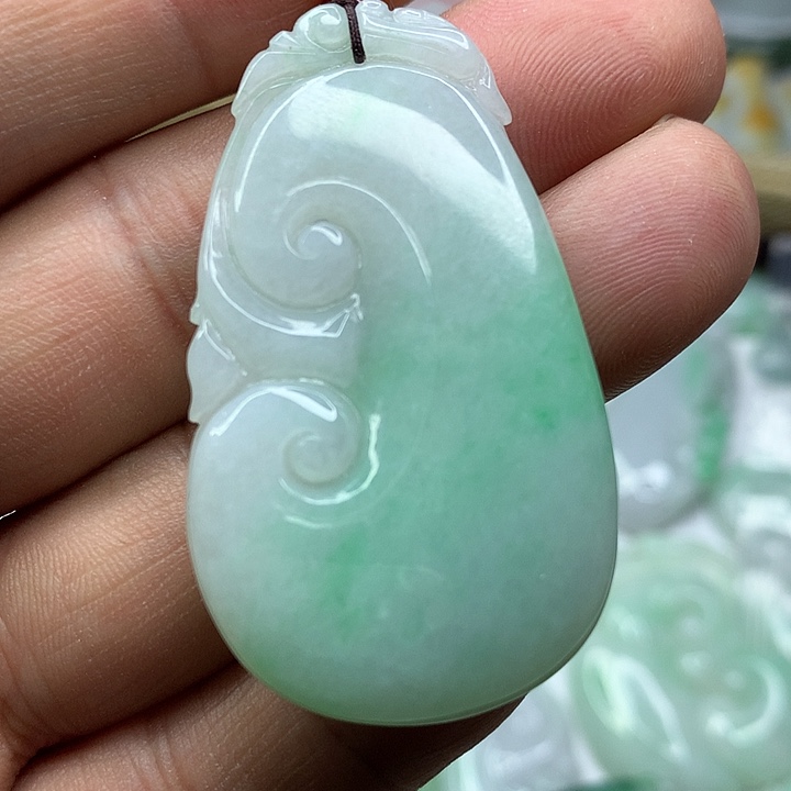 翡翠吊坠(赠链)未镶嵌