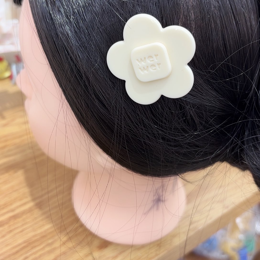 皮质铁合金中号花朵奶白