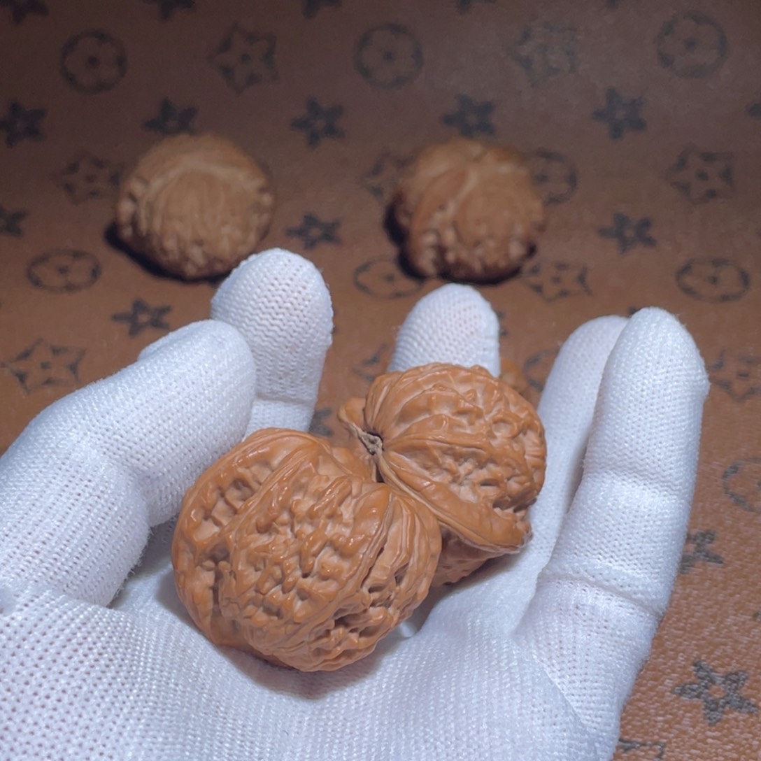 杰****吊坠文玩核桃40全品闷白