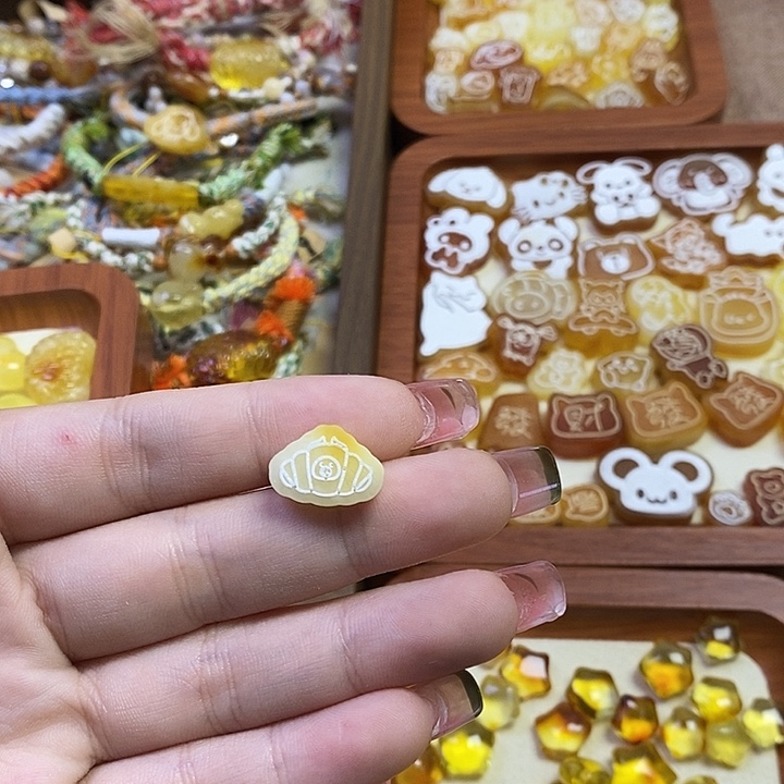 琥珀未镶嵌珠宝奇石原皮牛角包