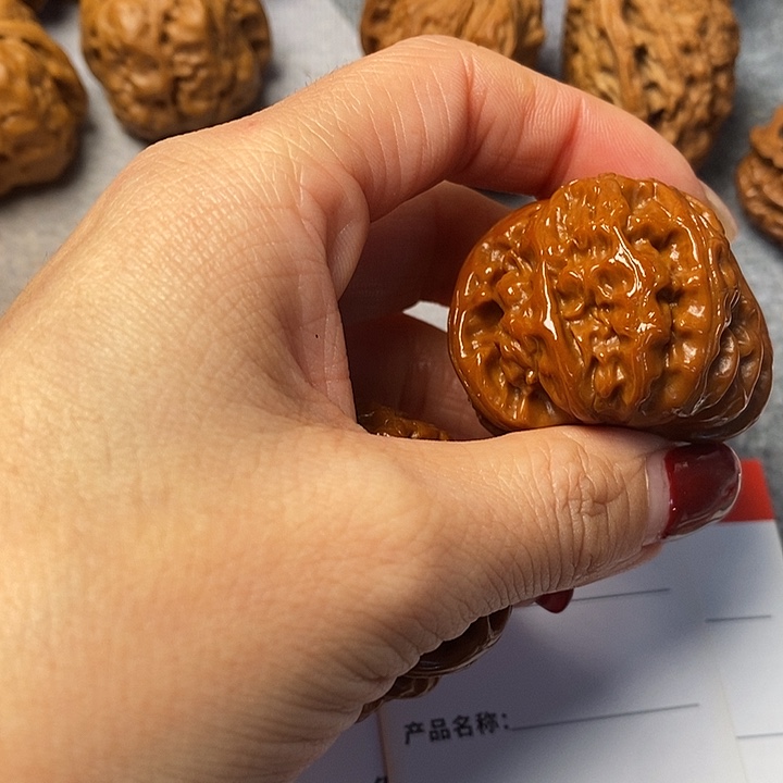 小***7文玩核桃吊坠白狮