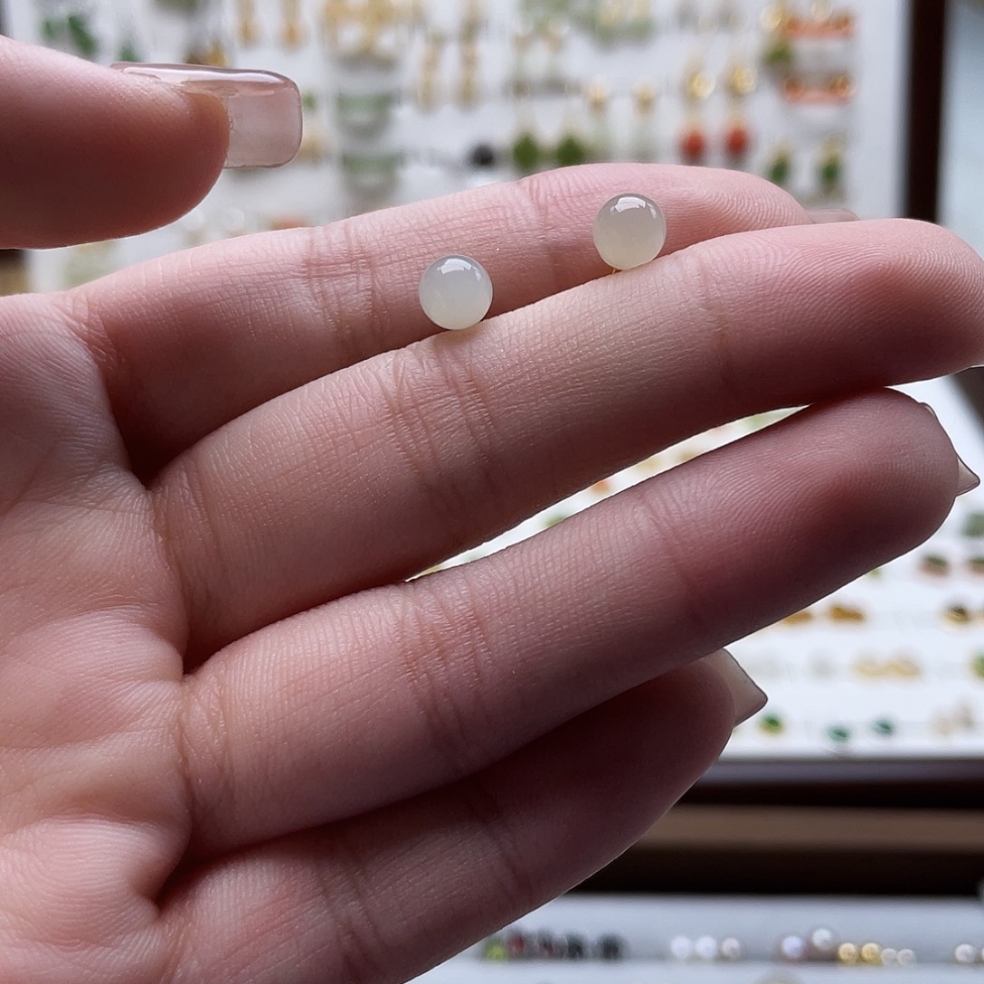 和田玉未镶嵌耳饰