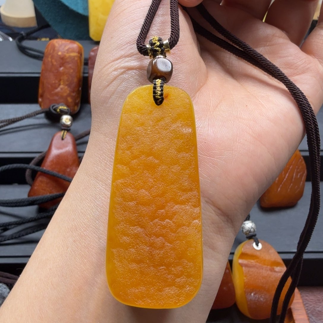 未镶嵌吊坠(赠链)琥珀