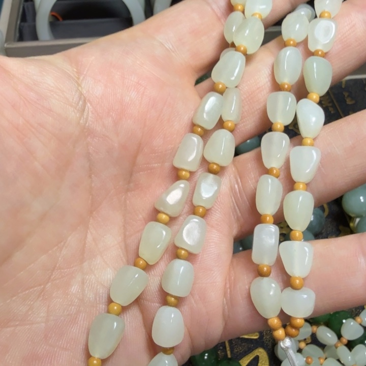 和田玉颈饰未镶嵌