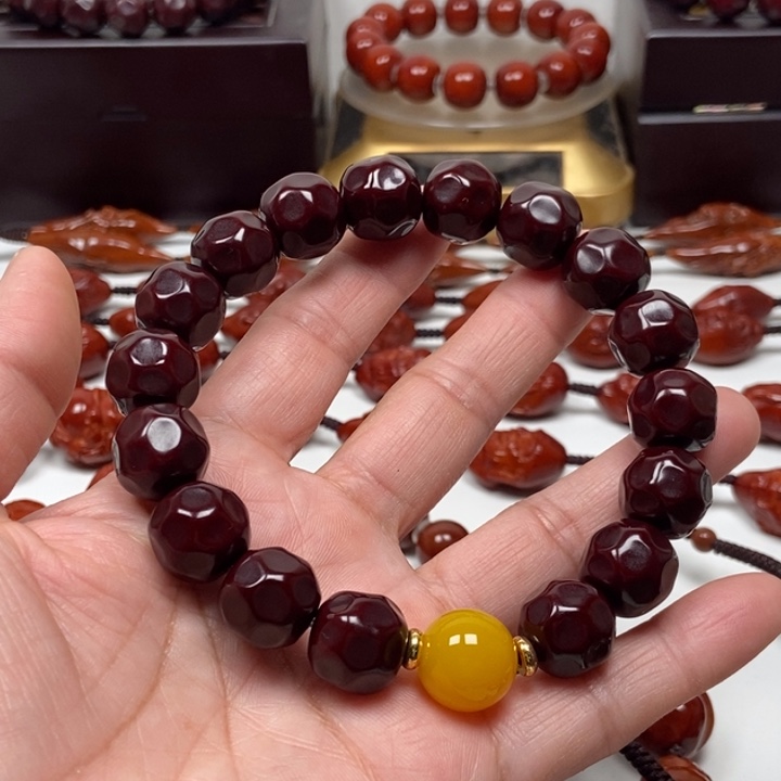 文***产橄榄核吊坠猴头手串