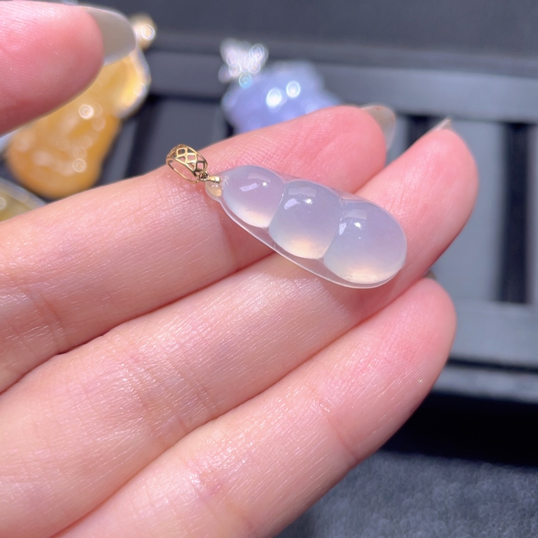 颈饰18K金镶嵌翡翠翡翠