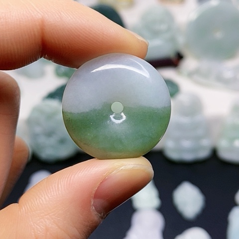 翡翠颈饰未镶嵌吊坠