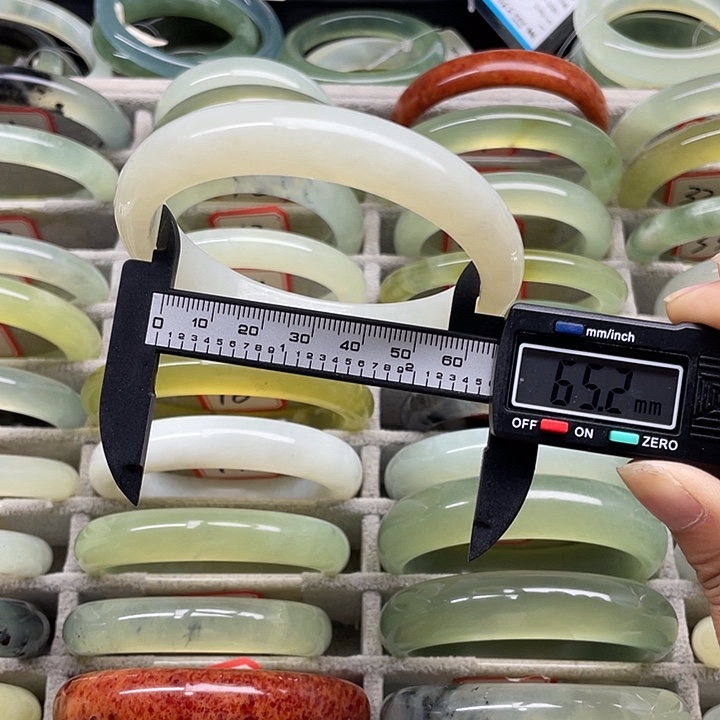 未镶嵌蛇纹石玉手镯3