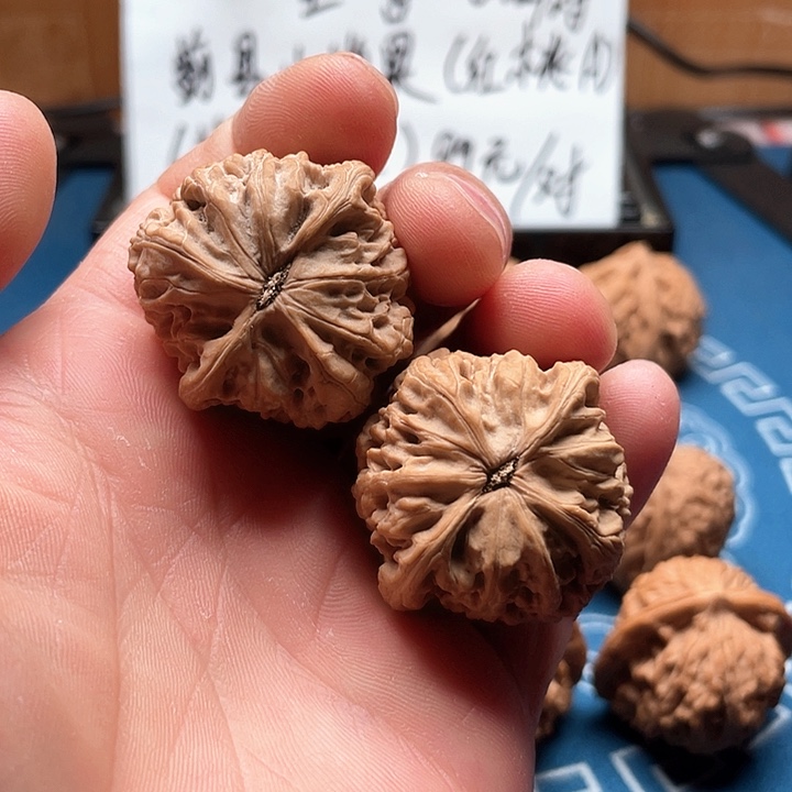 文玩核桃吊坠纯野生
