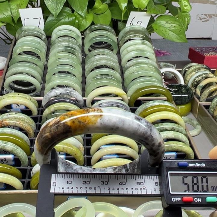 蛇纹石玉未镶嵌手镯88