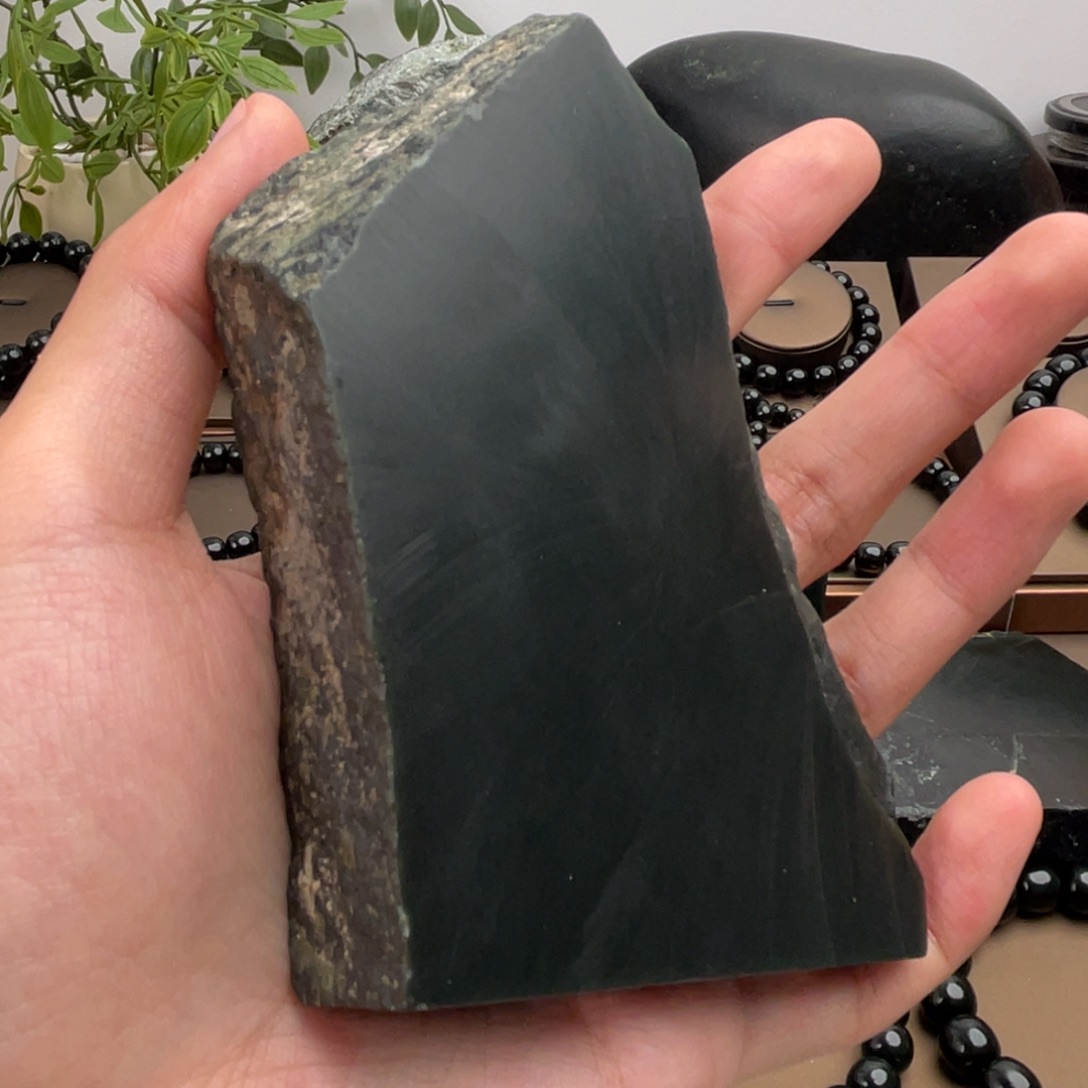 和田玉未镶嵌把件塔青面粉皮料子