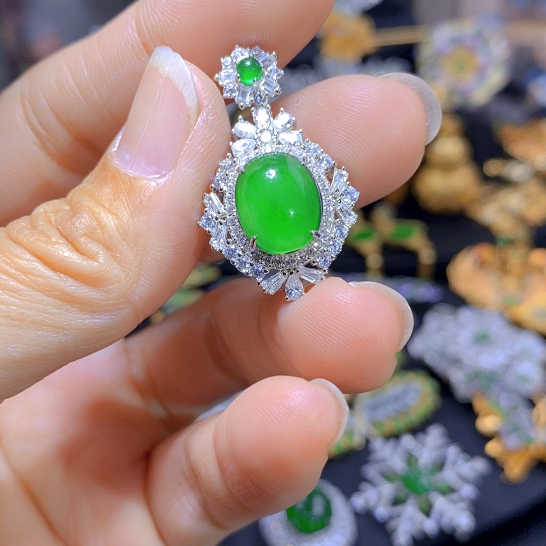 翡翠耳钉银S925镶嵌既****信天然翡翠