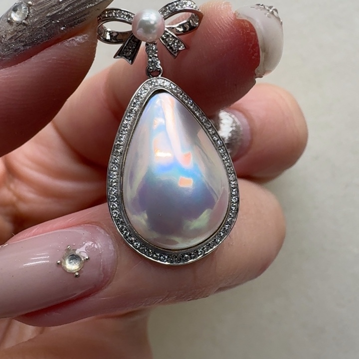 拼合珍珠（马贝珠）颈饰18K金镶嵌