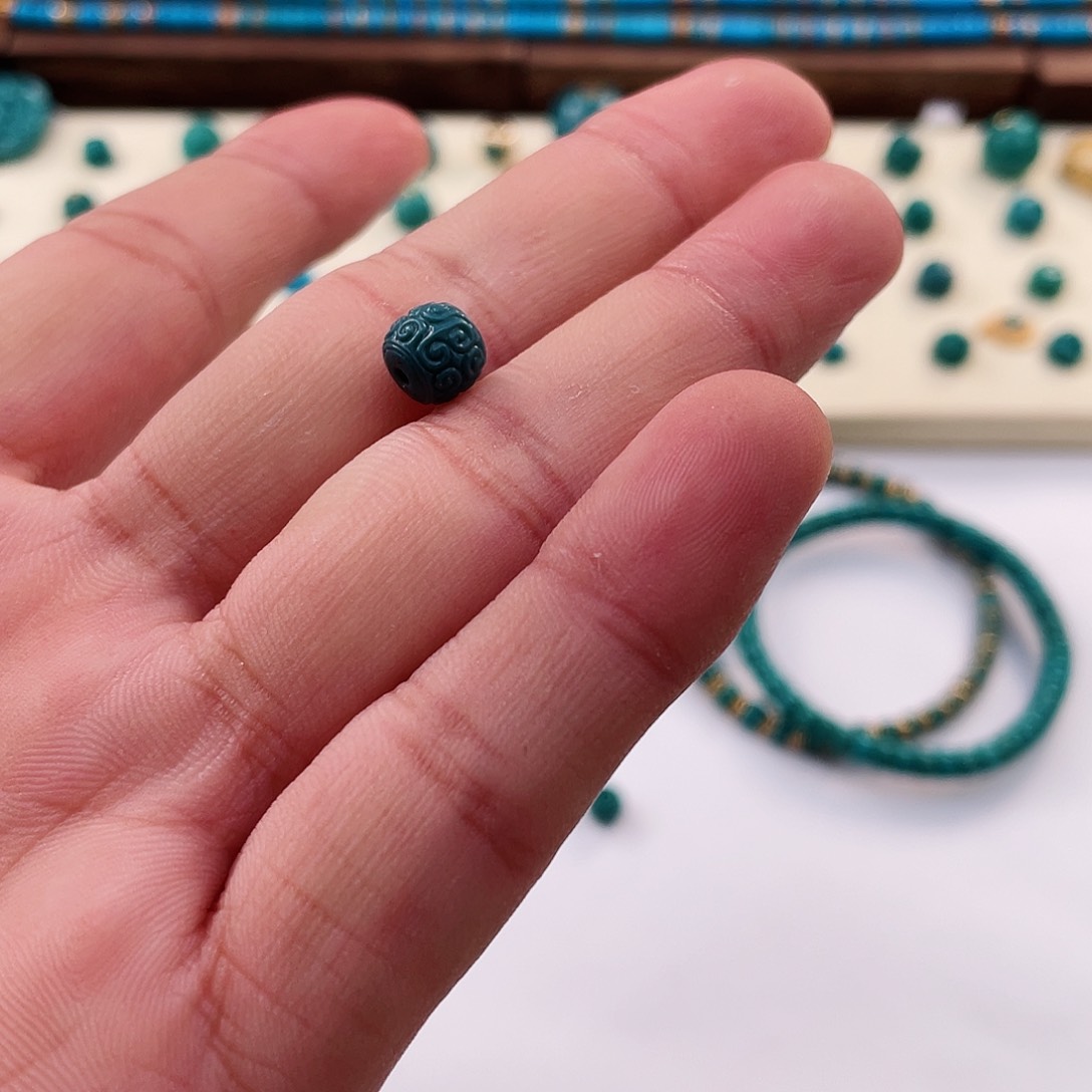 绿松石颈饰未镶嵌