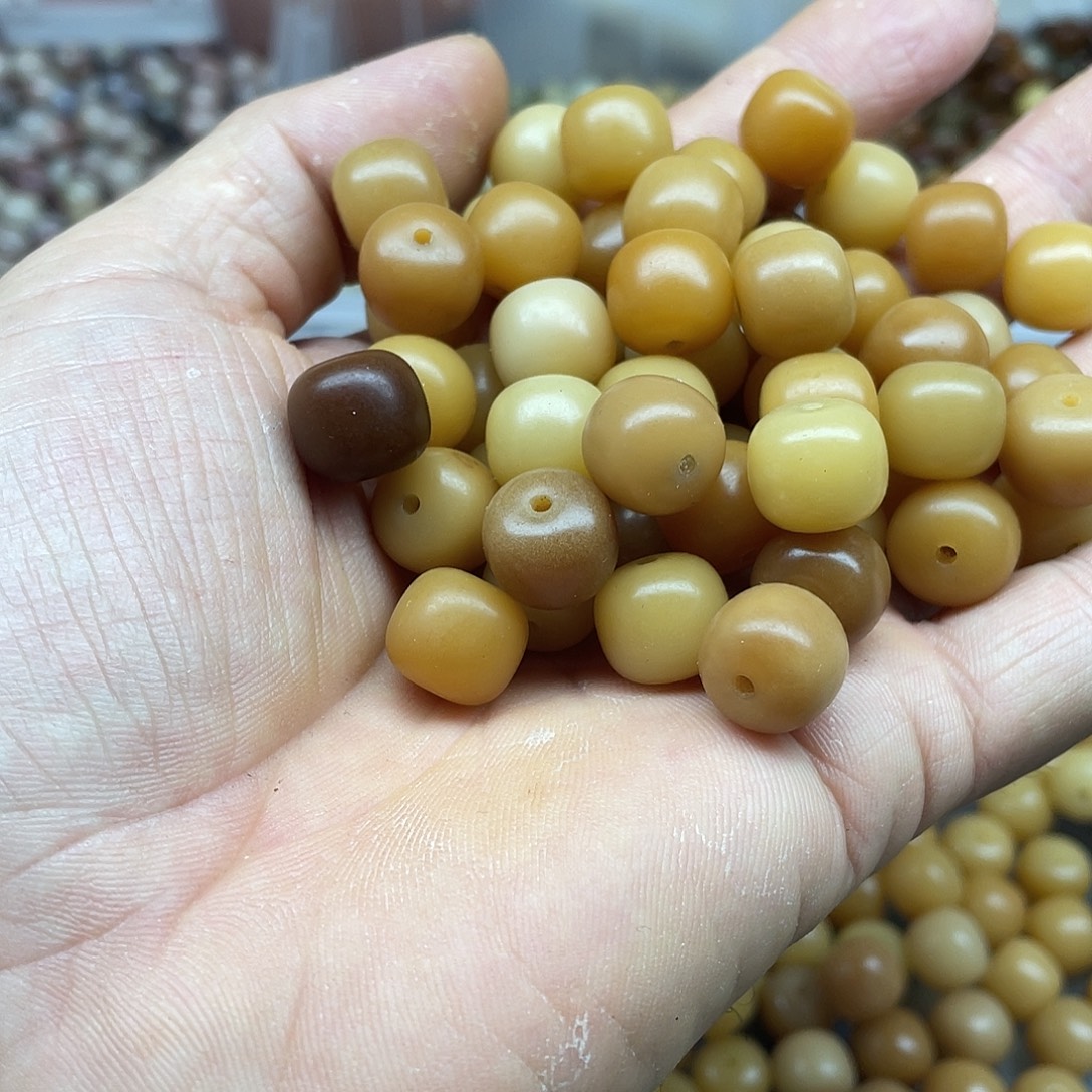 吊坠白玉菩提12.5风化桶100颗