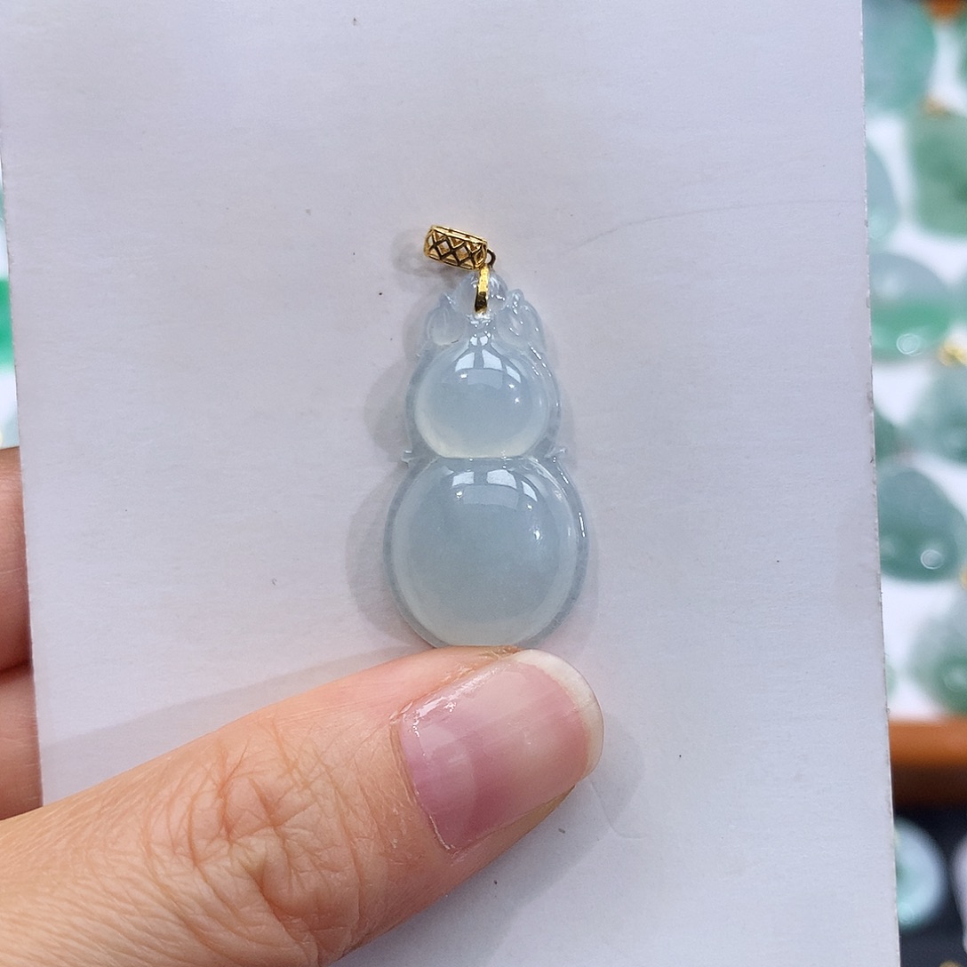翡翠18K金镶嵌颈饰翡翠吊坠