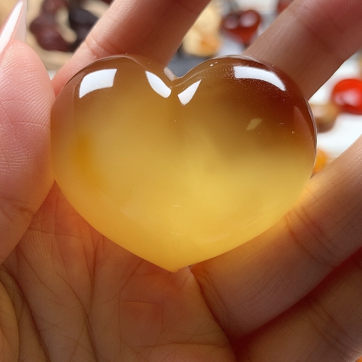 未镶嵌琥珀裸石爱心