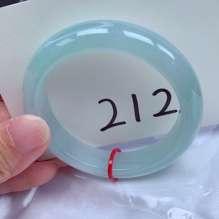 翡翠手镯未镶嵌翡翠