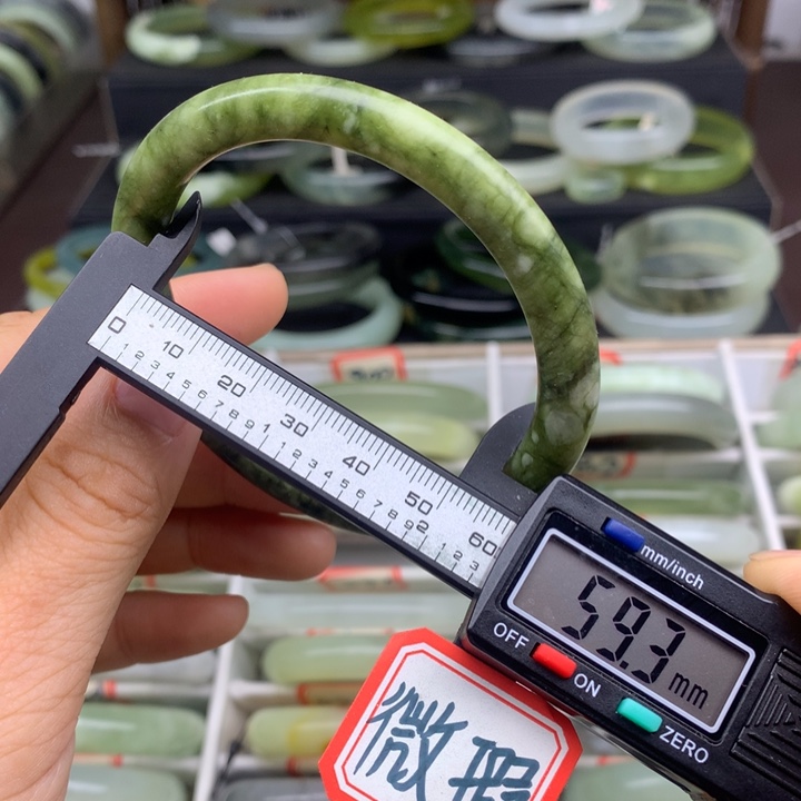 蛇纹石玉未镶嵌手镯897