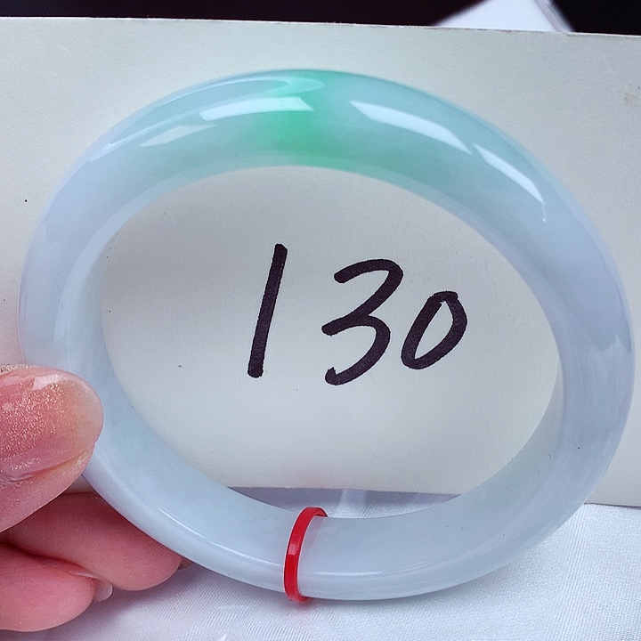 翡翠手镯未镶嵌翡翠