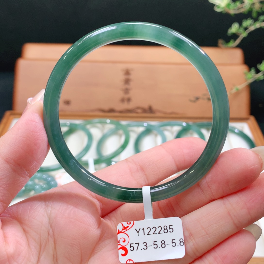 翡翠手镯未镶嵌天然