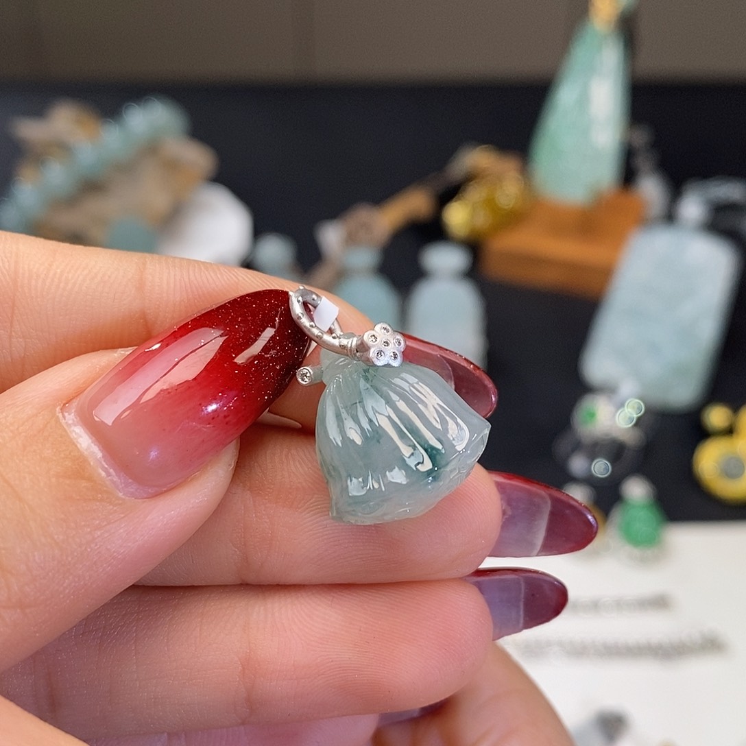 翡翠吊坠(不含链)18K金镶嵌钱**锦