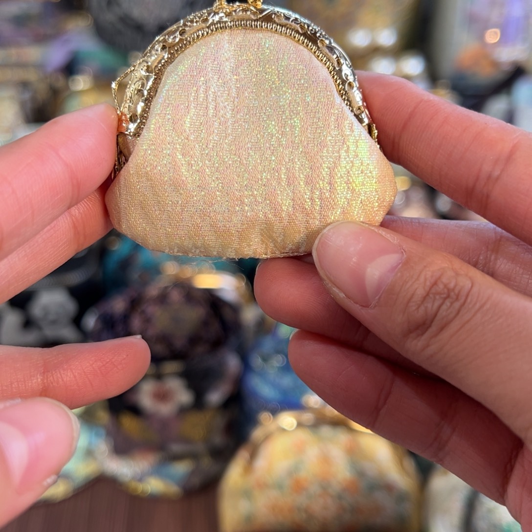 若***年蚕丝小可爱口金福利