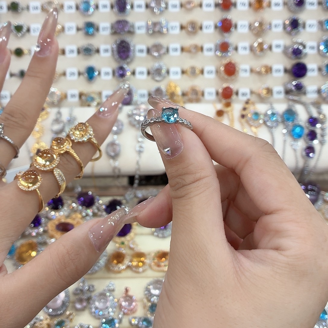 欣****托帕石戒指银S925镶嵌