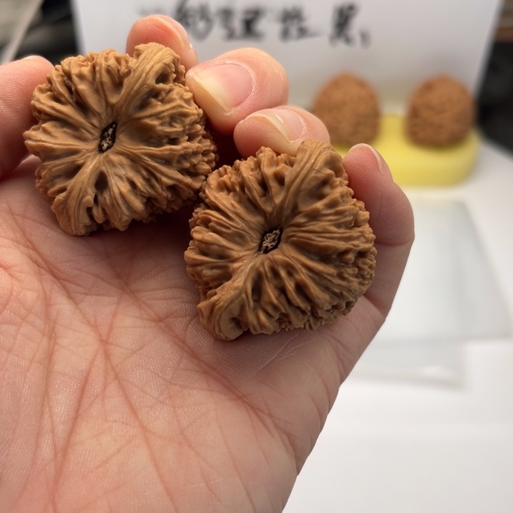 L***G吊坠文玩核桃南疆36
