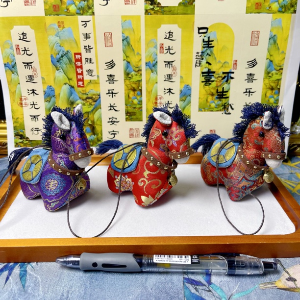 宋锦手缝小马包挂，手工饰品，不退不换