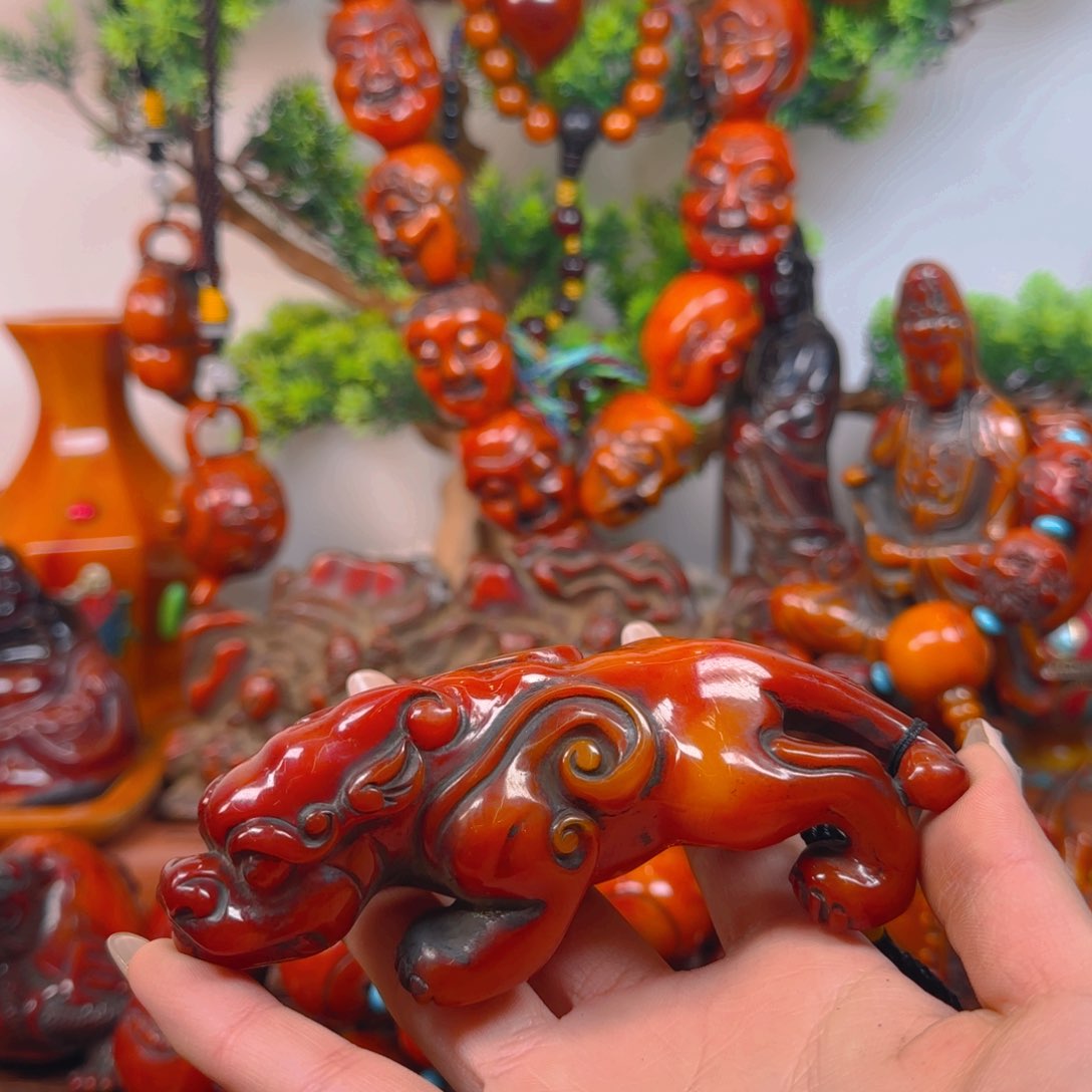 琥珀裸石未镶嵌貔貅