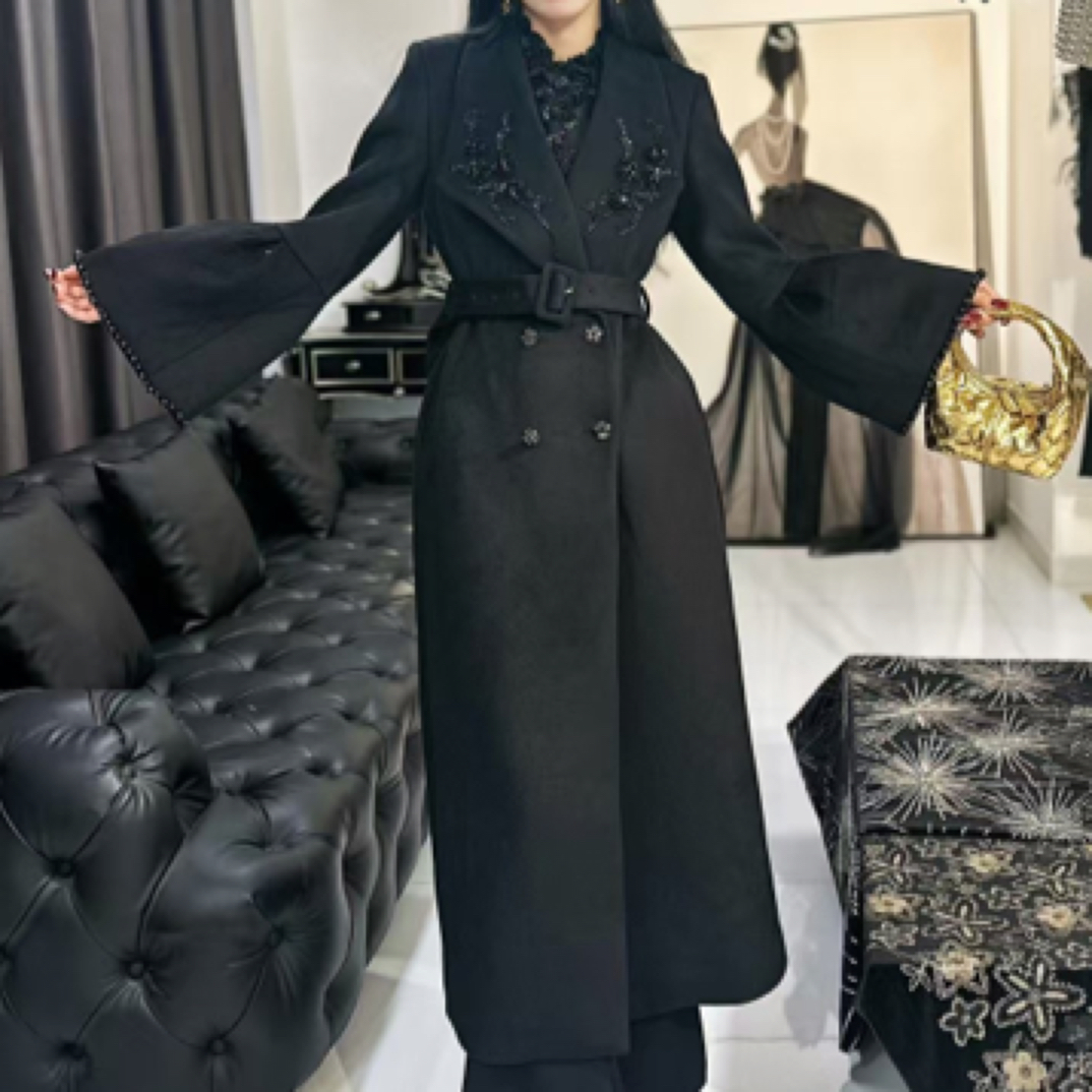 原创设计订珠喇叭袖大衣