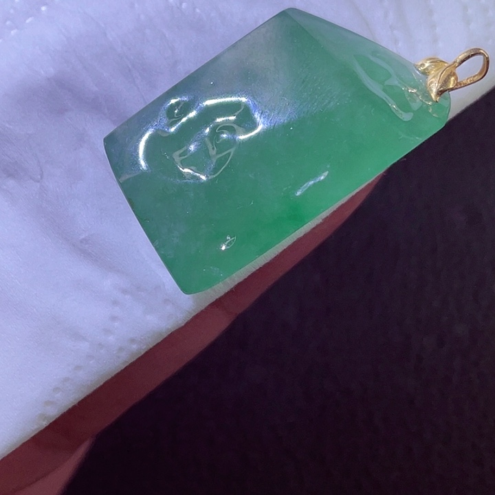 翡翠18K金镶嵌颈饰翡翠