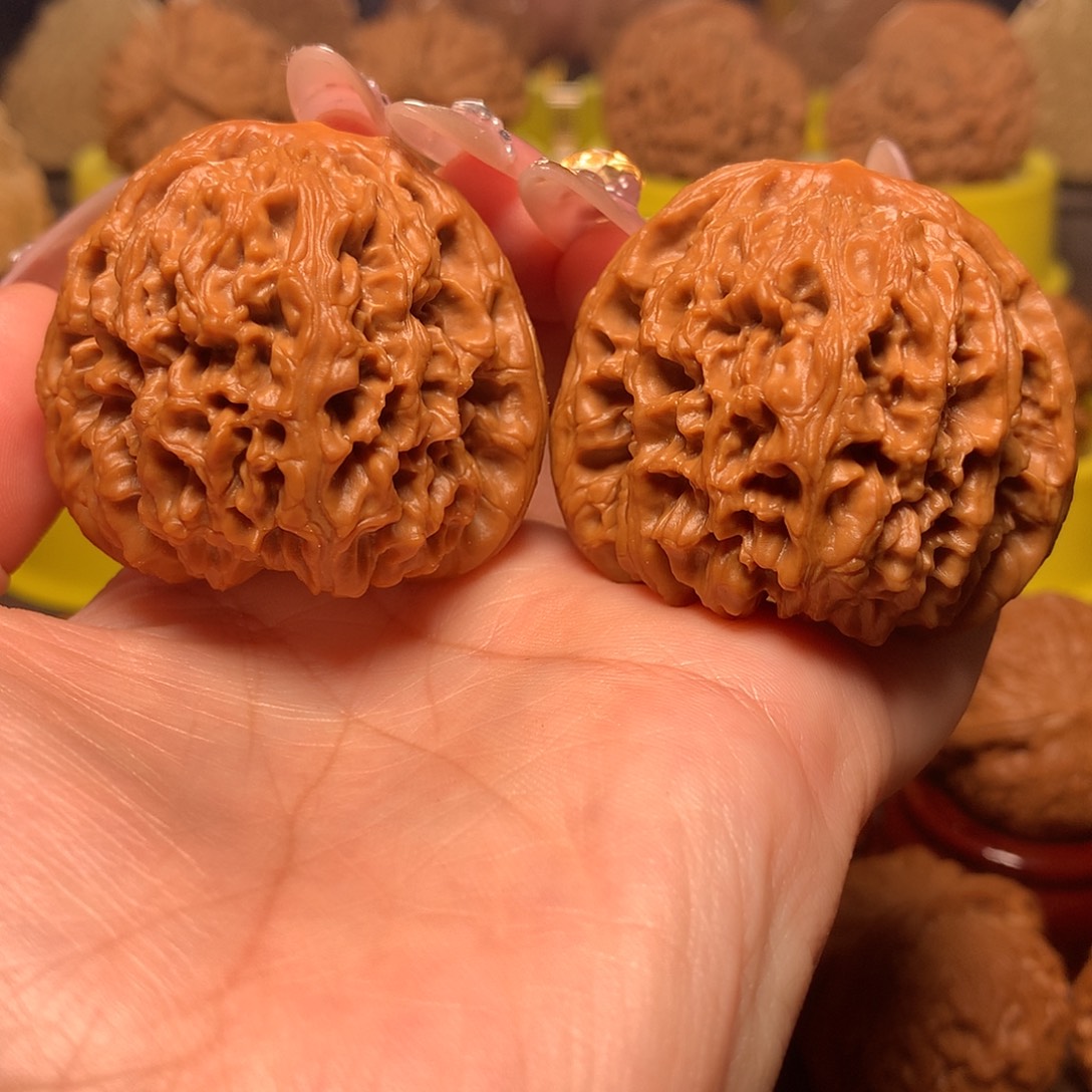 文玩核桃吊坠毕业大南疆石46全品