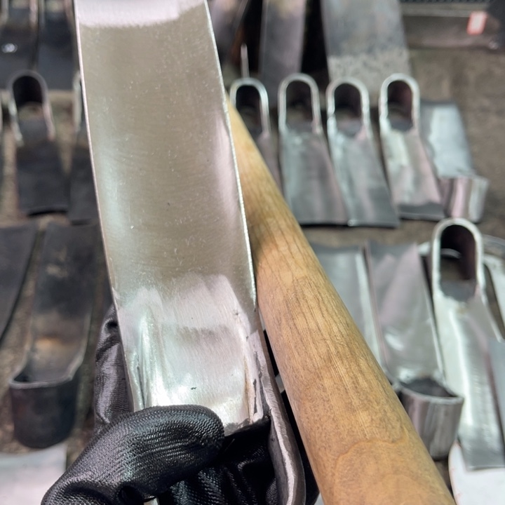 坚***强龙泉手工制作工艺锄头炮弹钢一套
