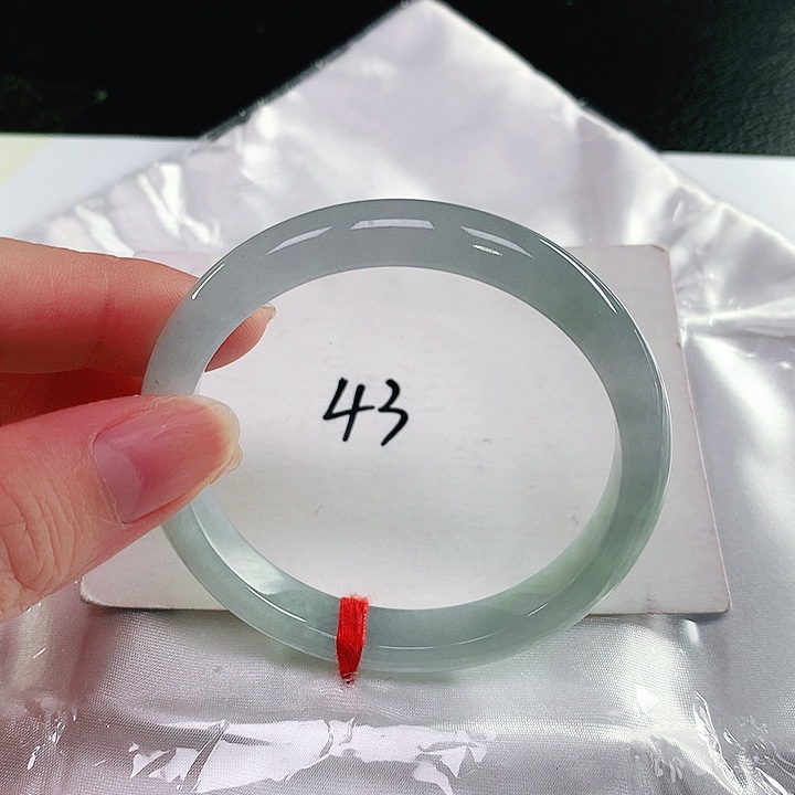 翡翠手镯未镶嵌翡翠手镯未镶嵌