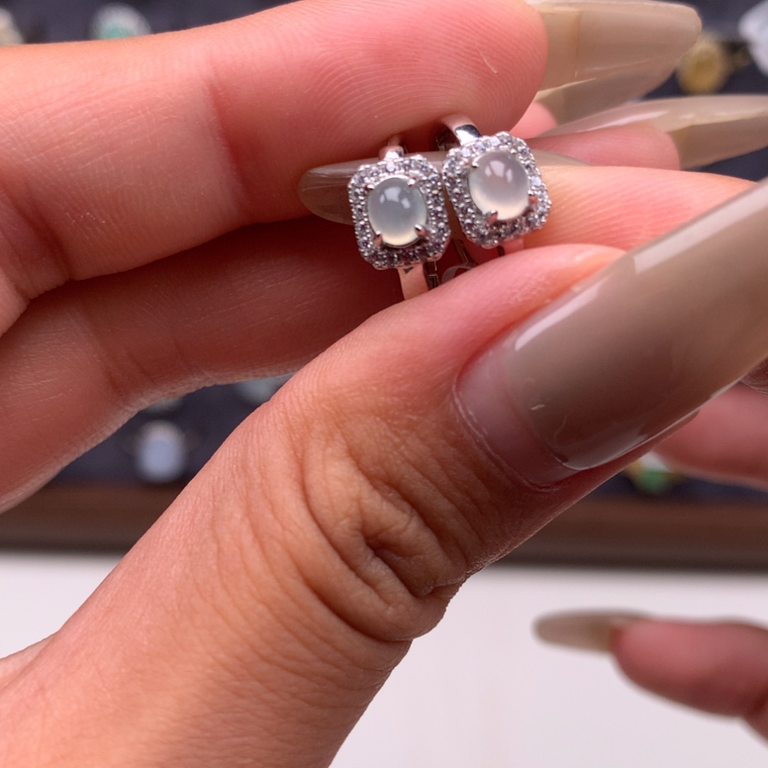 颈饰银S925镶嵌翡翠耳钉