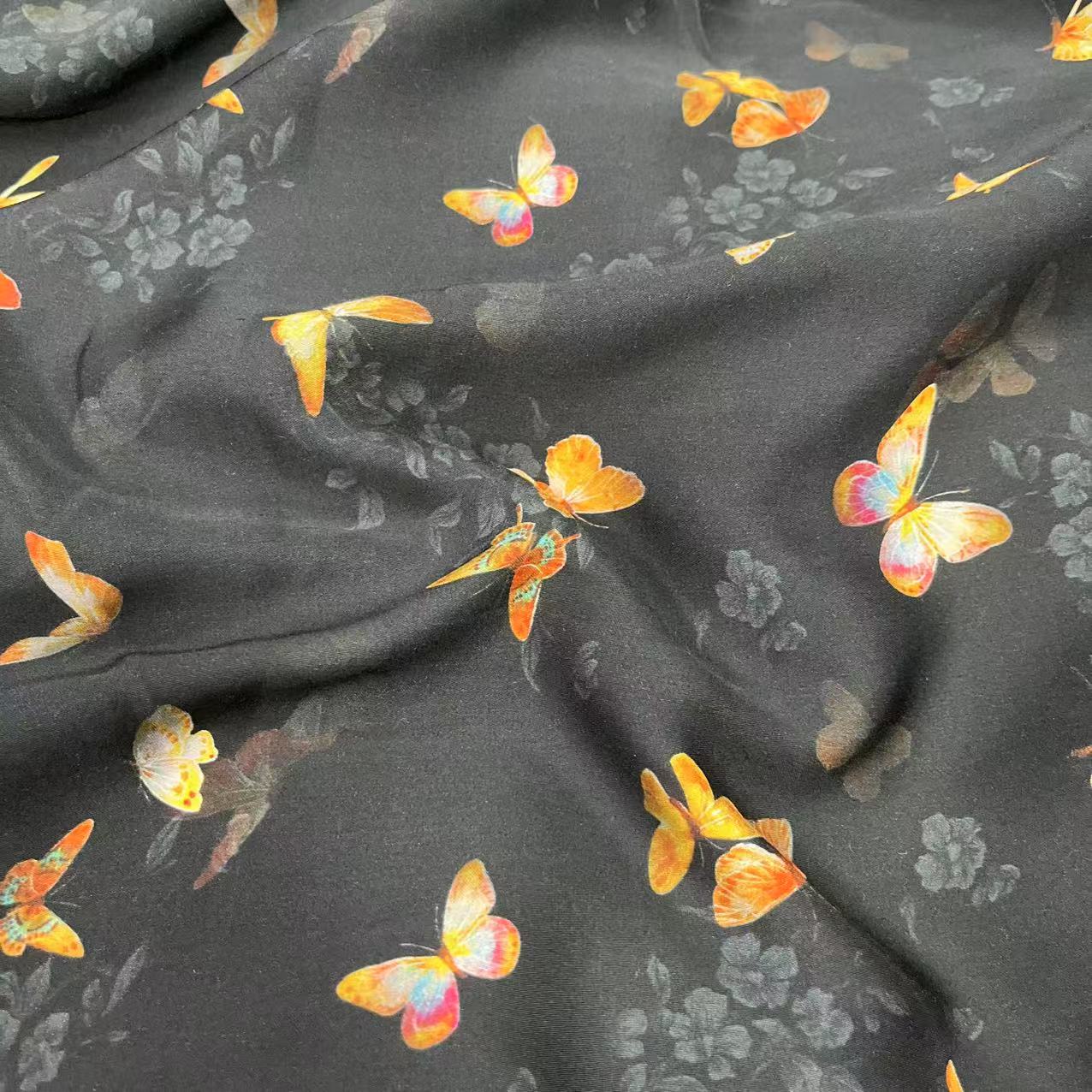 【绒兰】丝滑有光泽！丝光绫罗贡缎面料 139号 黑底蝴蝶