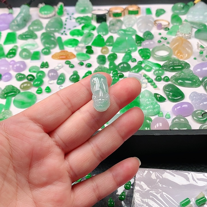 翡翠颈饰未镶嵌翡翠