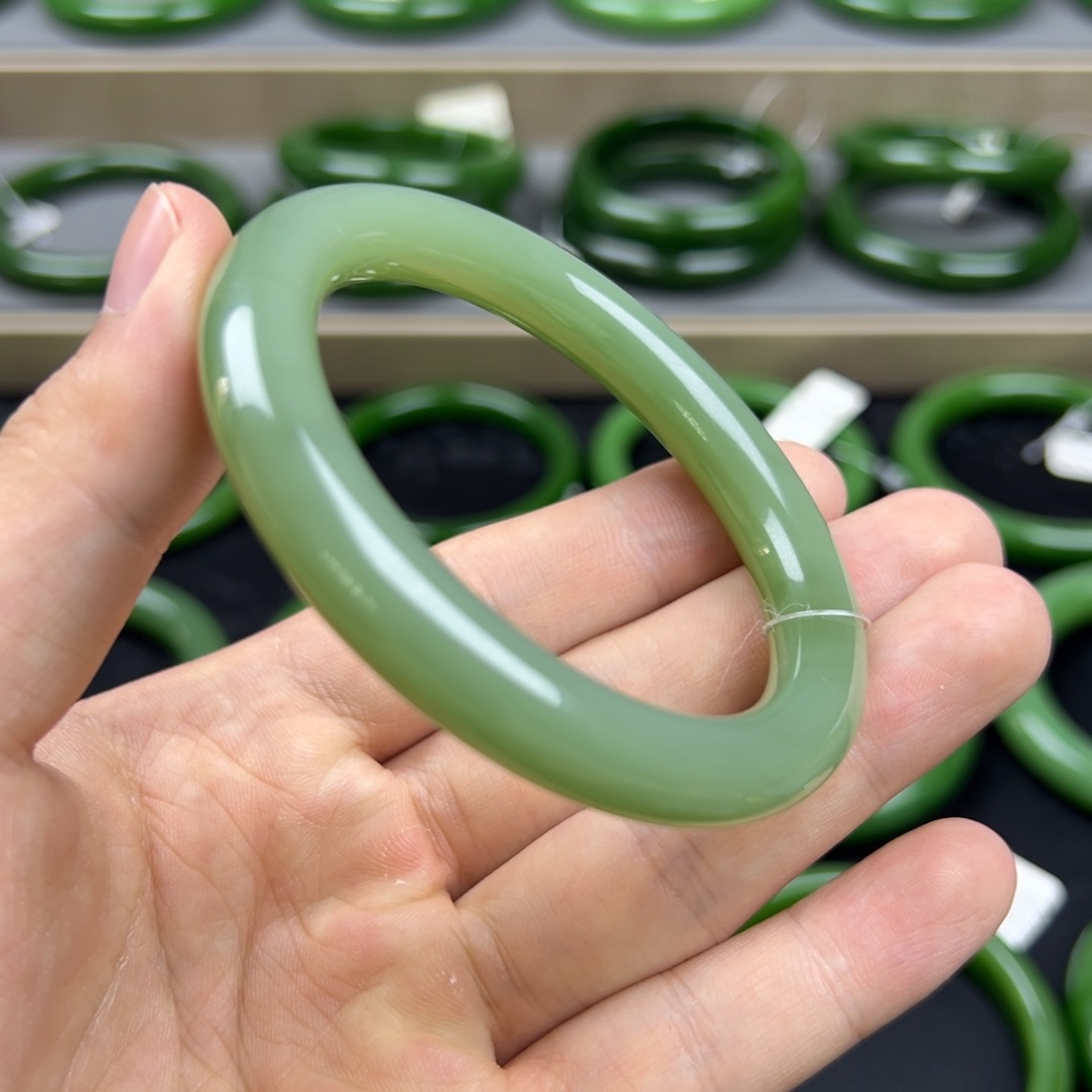 和田玉（碧玉）未镶嵌手镯