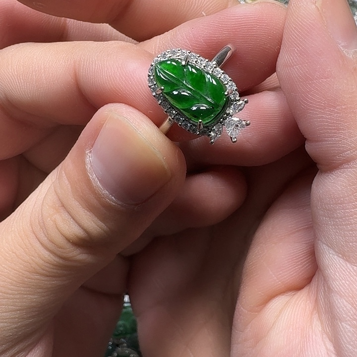 翡翠未镶嵌颈饰天然A货翡翠放漏