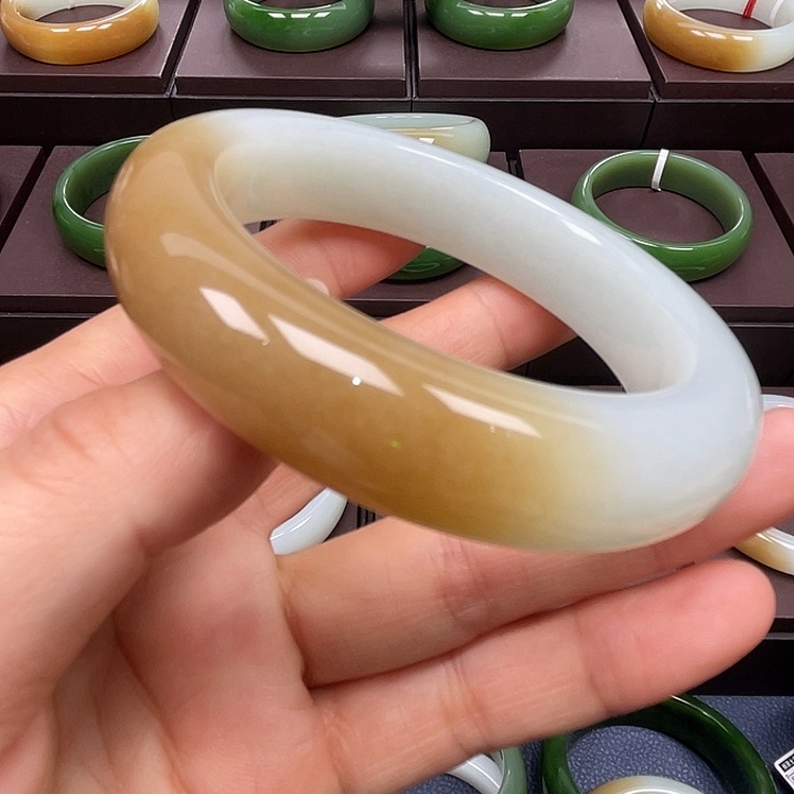 和田玉未镶嵌手镯