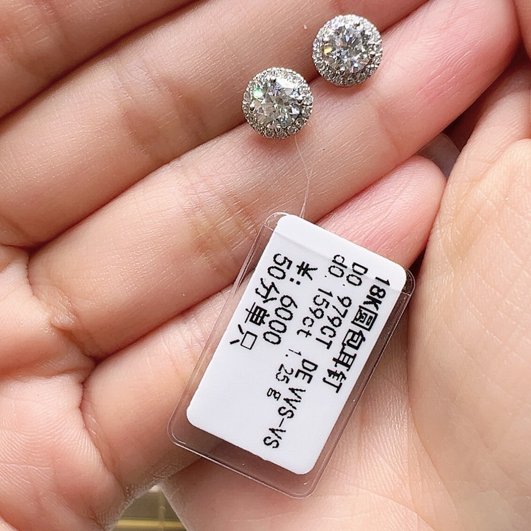 实验室培育钻石18K金镶嵌耳钉0.979ct K白圆包耳钉