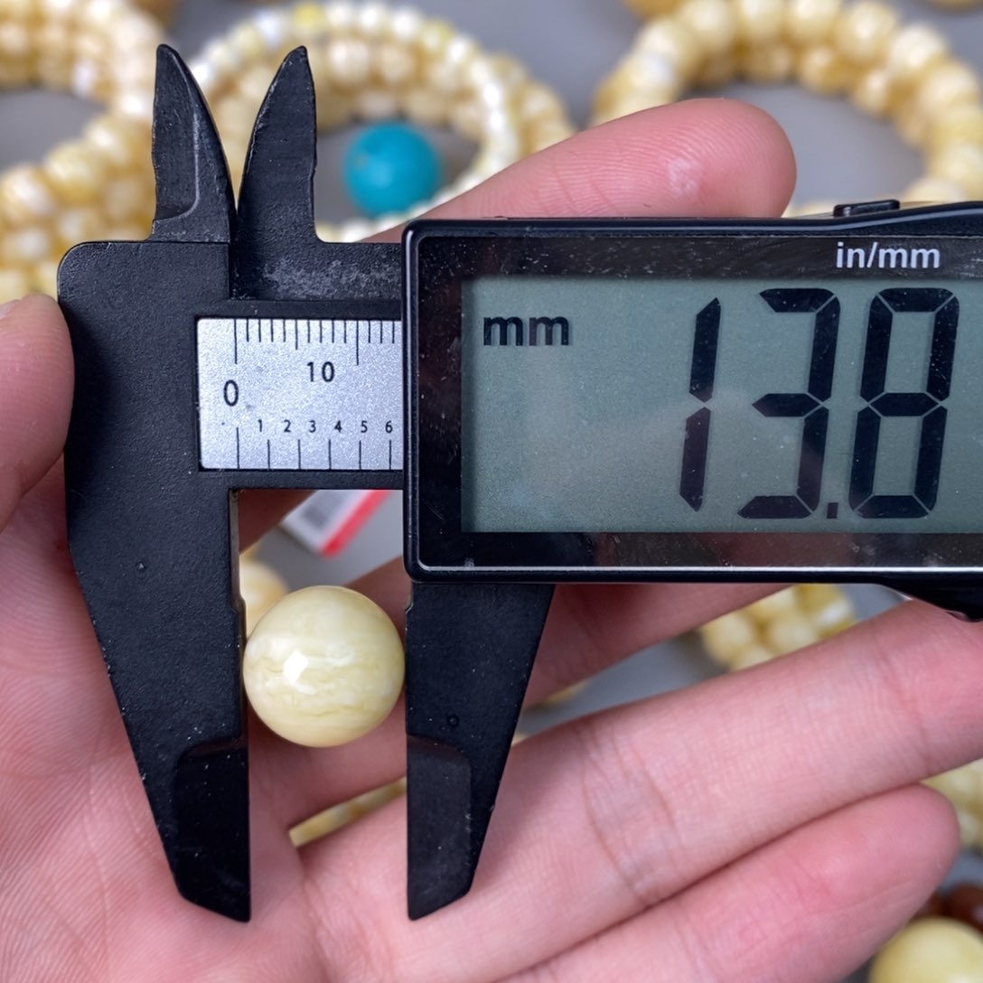 未镶嵌琥珀珠宝奇石